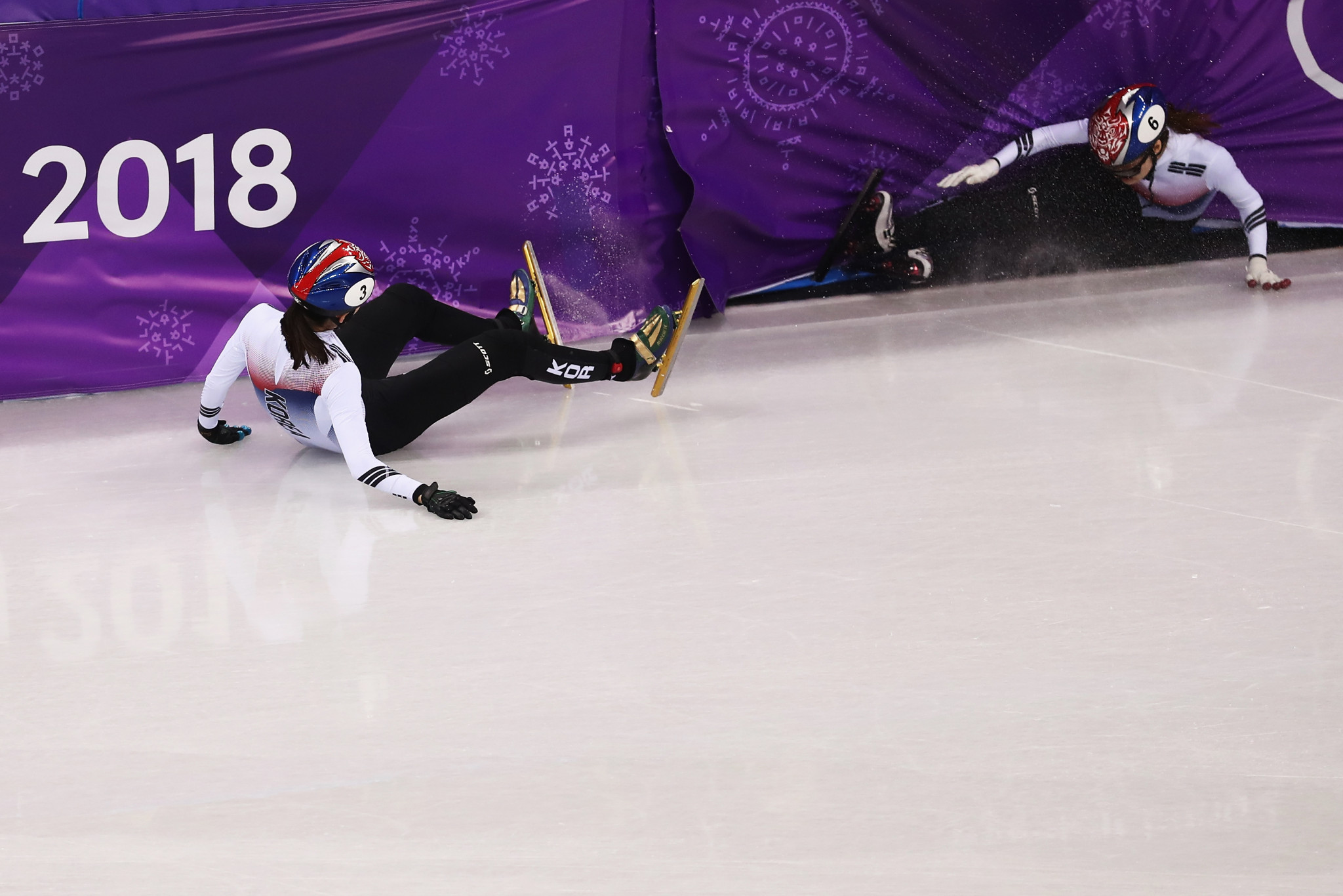 Shim Suk-hee and Choi Min-jeong crashed in the 1,000m final at Pyeongchang 2018 ©Getty Images