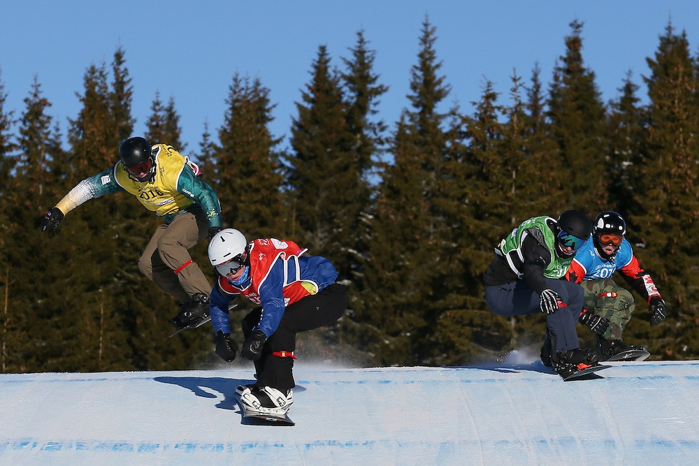 American Jake Vedder won a thrilling men's snowboard cross race ©YIS/IOC