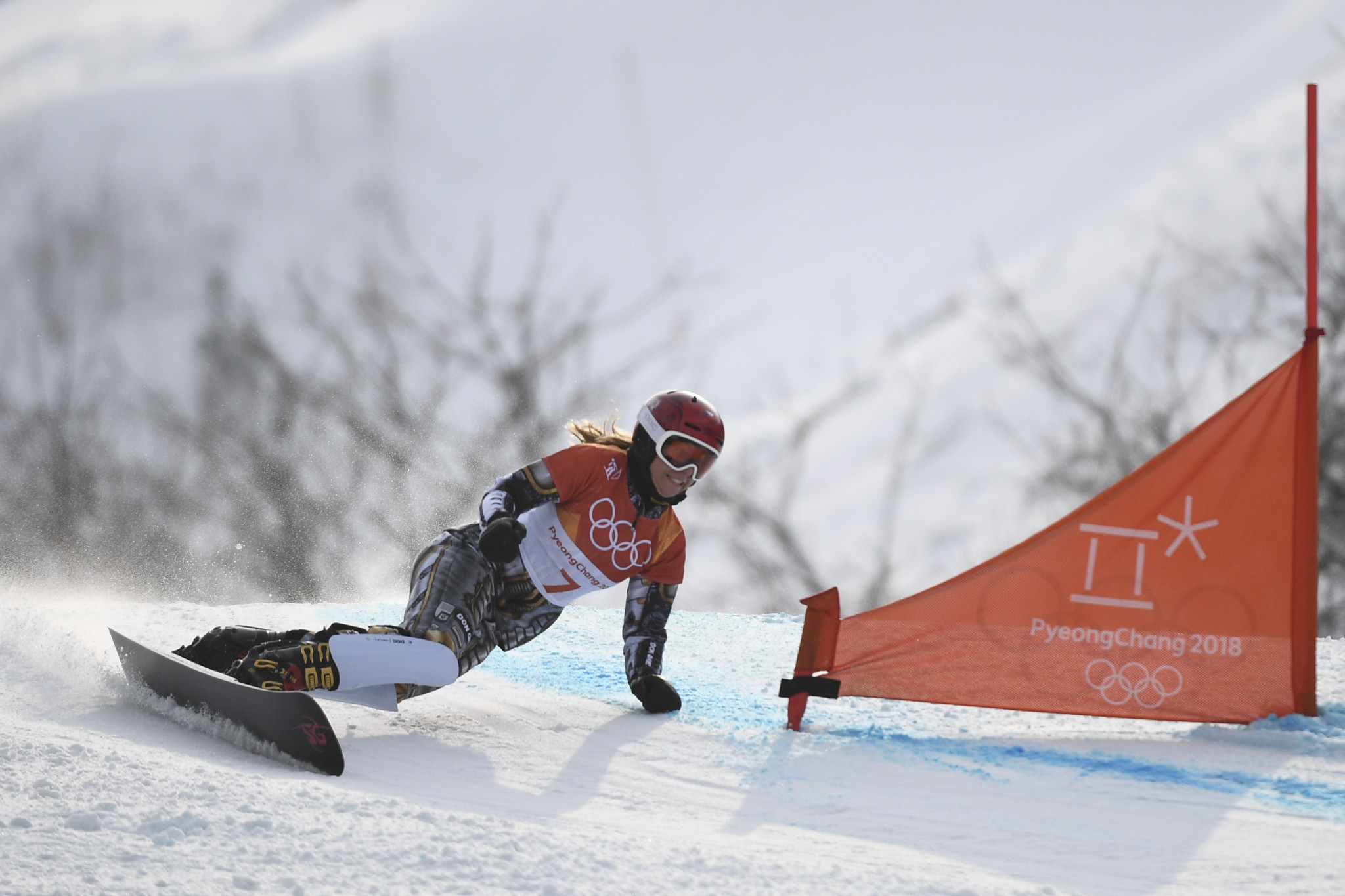 Ledecká and Caviezel triumph in parallel giant slalom as Alpine Snowboard World Cup season continues