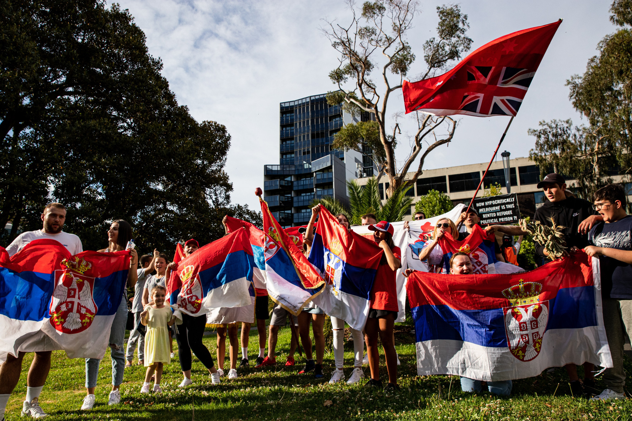Supporters of Novak Djokovic gather in Melbourne to call for the Serbian to be freed from detention ©Getty Images
