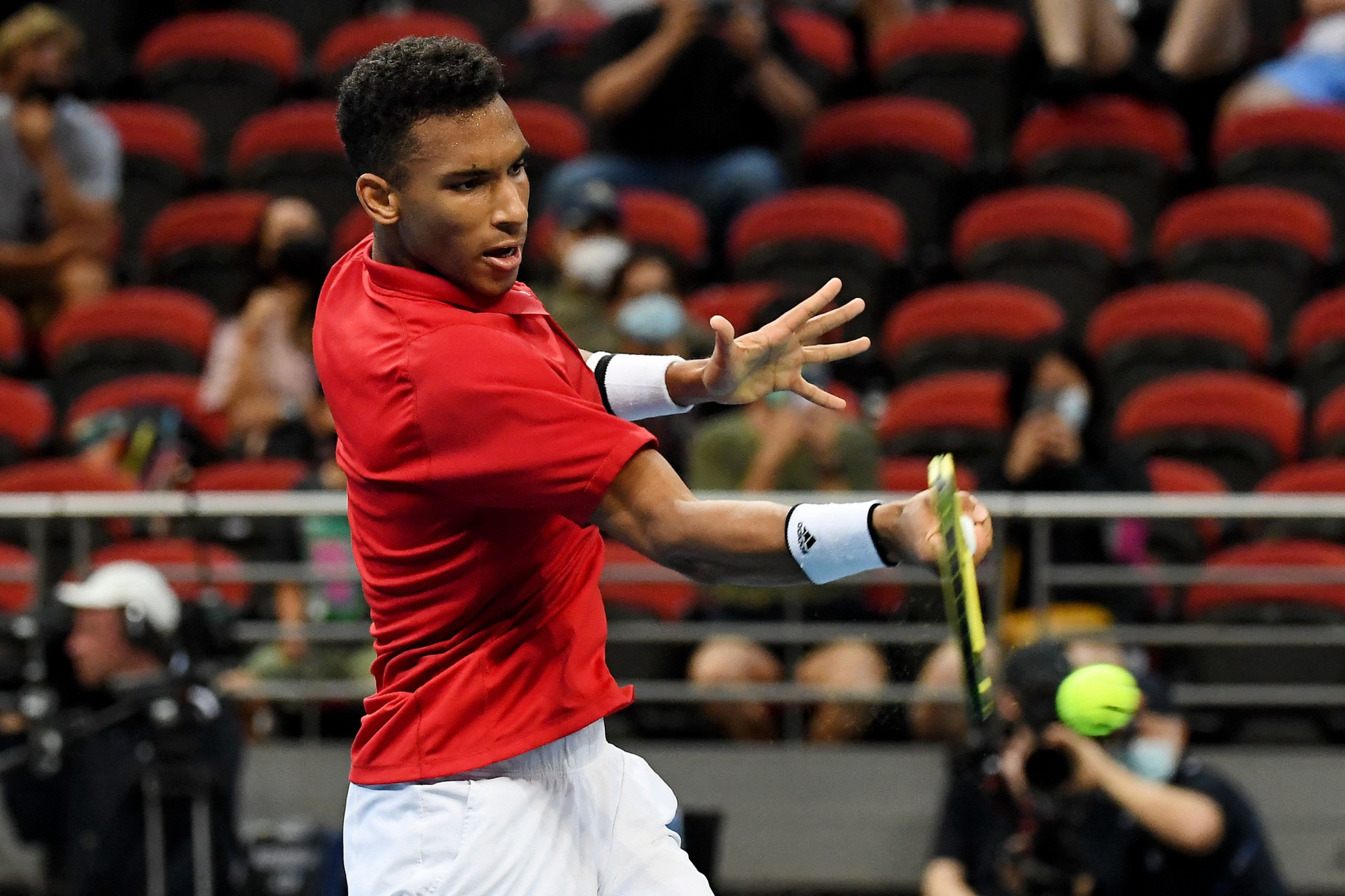 Auger-Aliassime upsets Zverev as Canada join Russia in ATP Cup semi-finals