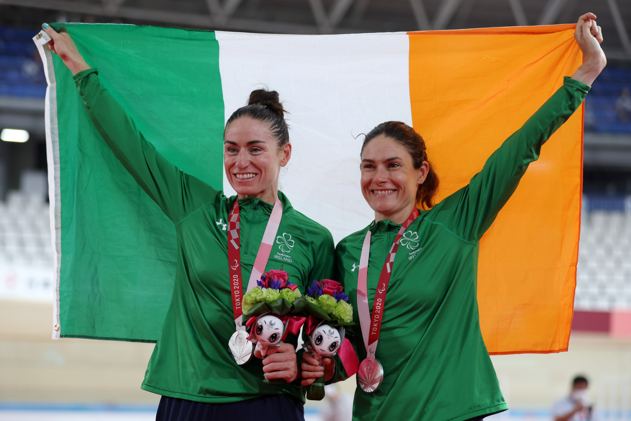 Eve McCrystal, right, piloted Katie George-Dunlevy to medals on the road and the track during the Tokyo 2020 Paralympics ©Getty Images