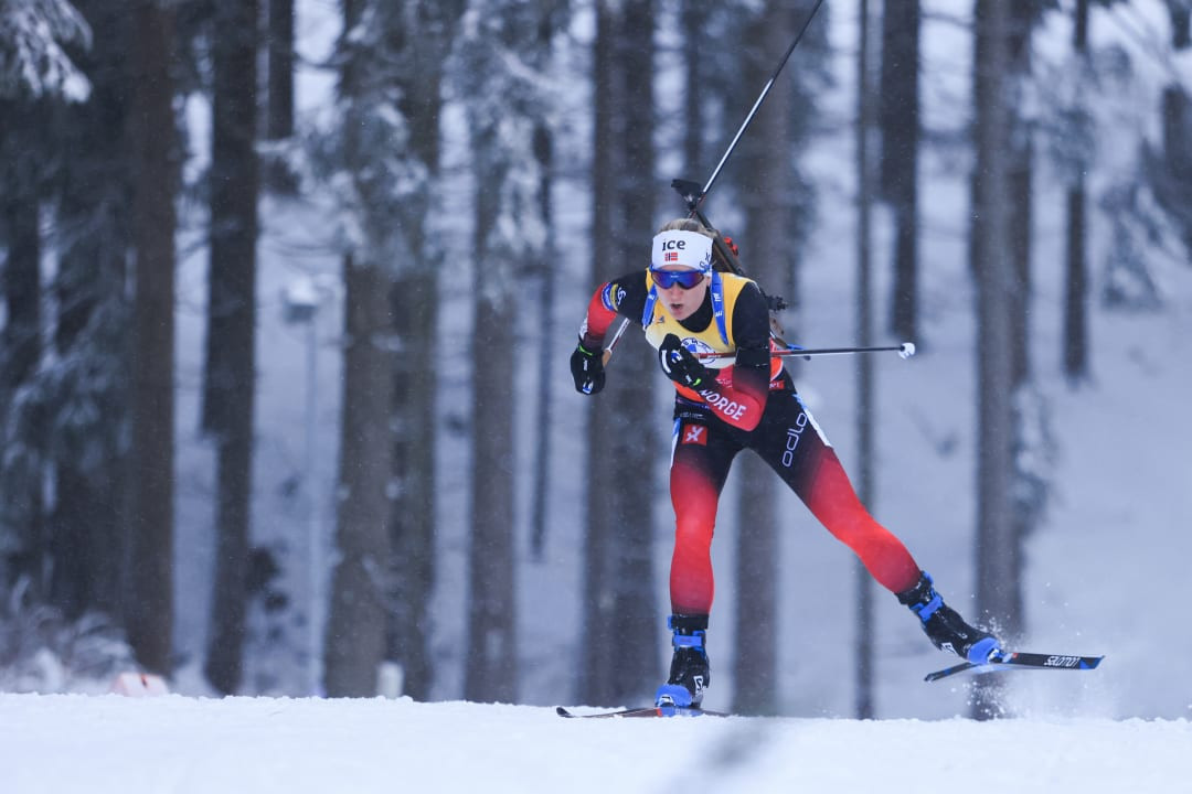 Marte Olsbu Røiseland of Norway extended her lead at the top of the overall women's standings ©IBU