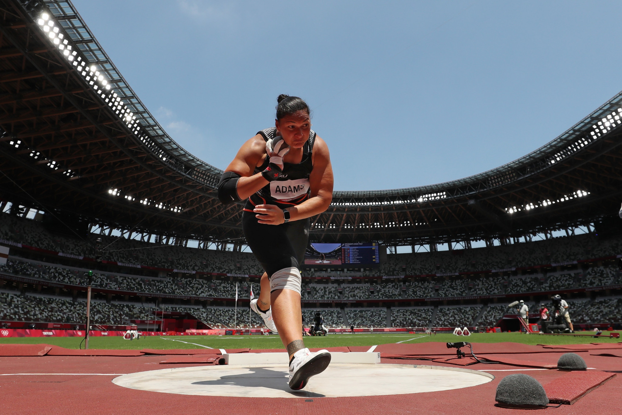 Double Olympic shot put champion Dame Valerie Adams worked with Dale Stevenson on her way to winning bronze at Tokyo 2020 ©Getty Images