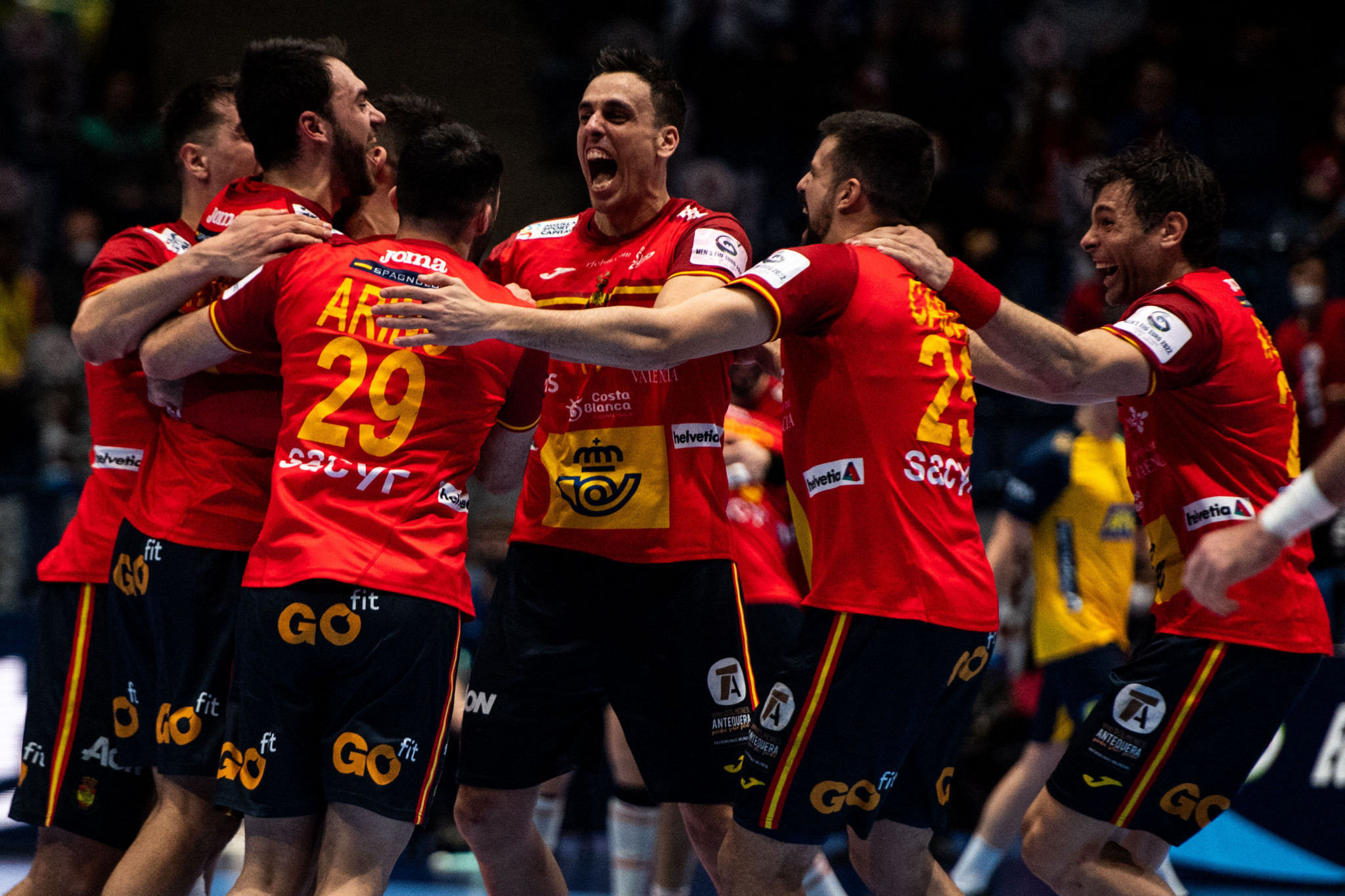 Holders Spain edge past Sweden as preliminary round continues at Men's European Handball Championship