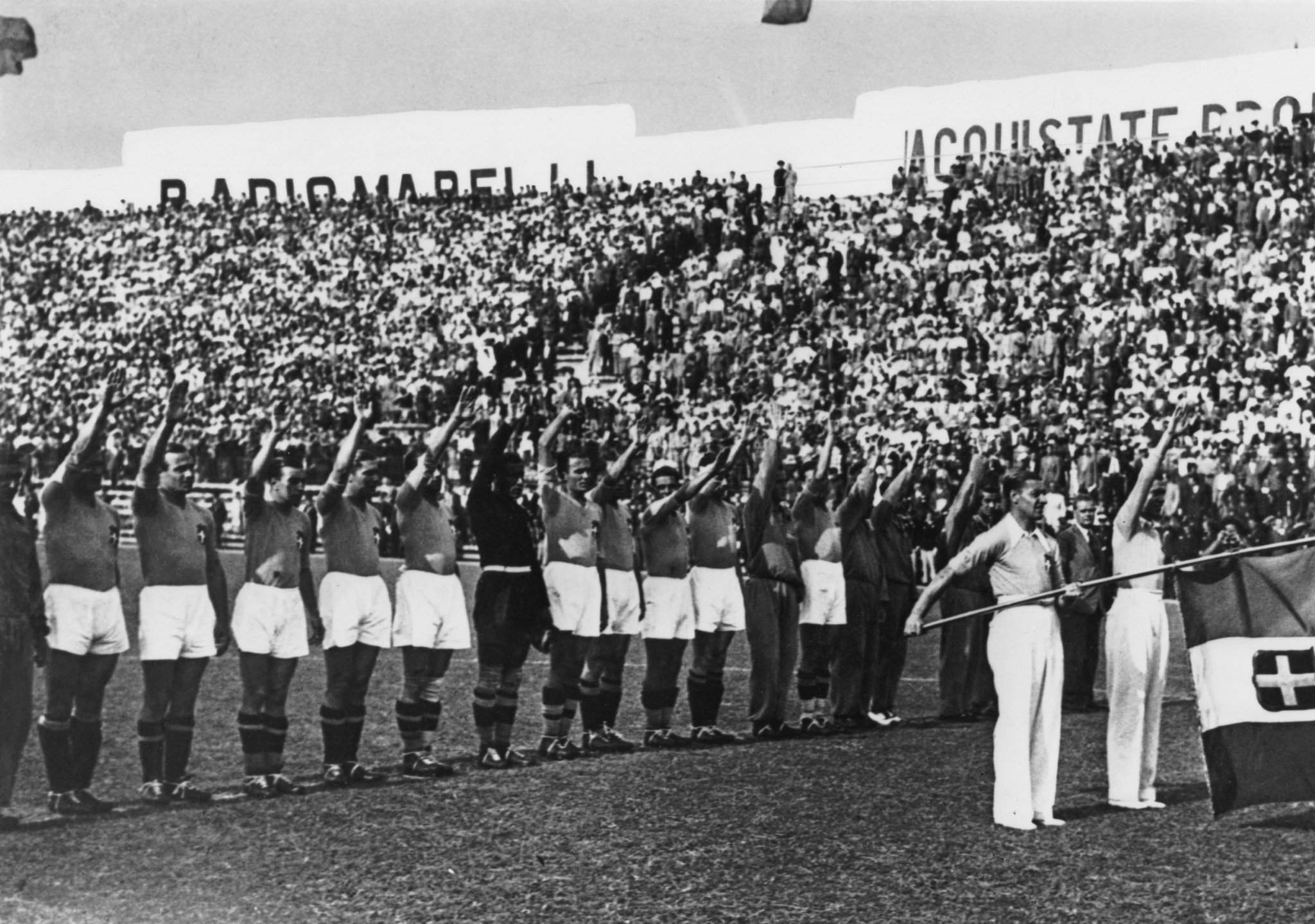 Italy's football team offer up a fascist salute at the 1934 FIFA World Cup ©Getty Images