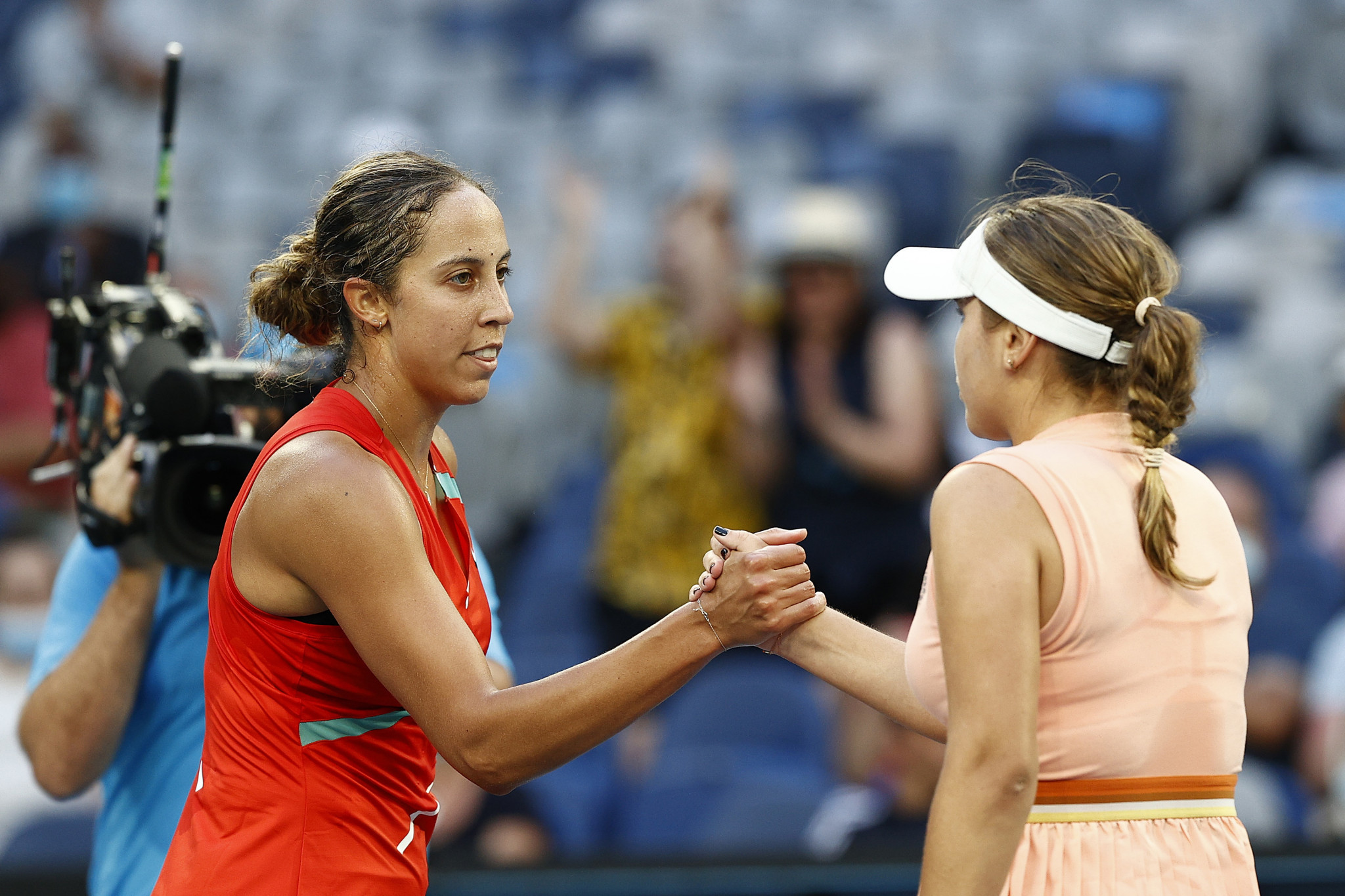 Madison Keys, left, proved too strong for 2020 champion Sofia Kenin in an all-American first-round match ©Getty Images