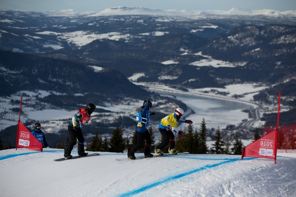 Snowboarders compete during the inaugural multi-discipline event ©Lillehammer 2016