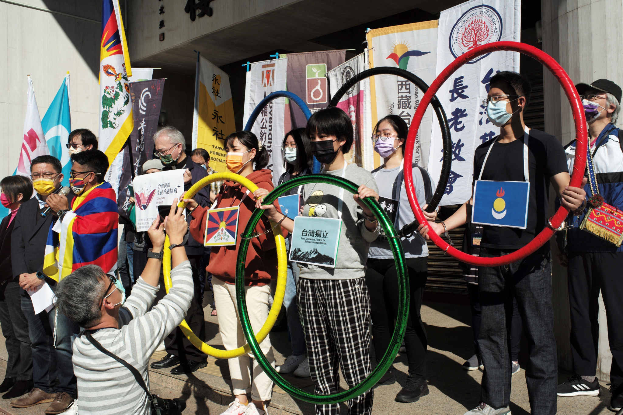 Protesters in Taipei hold up the five Olympic Rings in opposition of the Games being staged in China ©Getty Images
