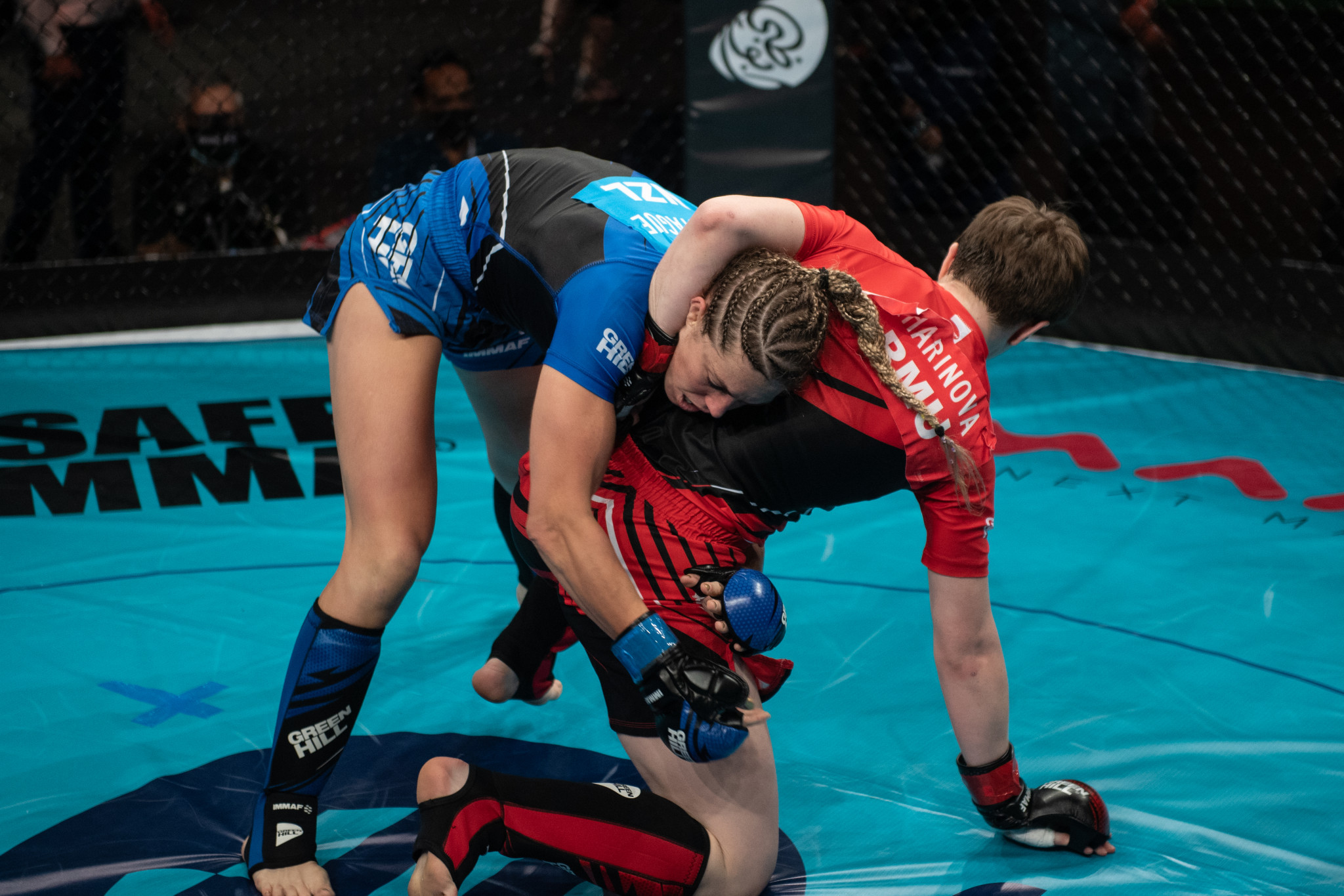 She will now face New Zealand's lightweight champion Michelle Montague, blue, in the last four ©IMMAF