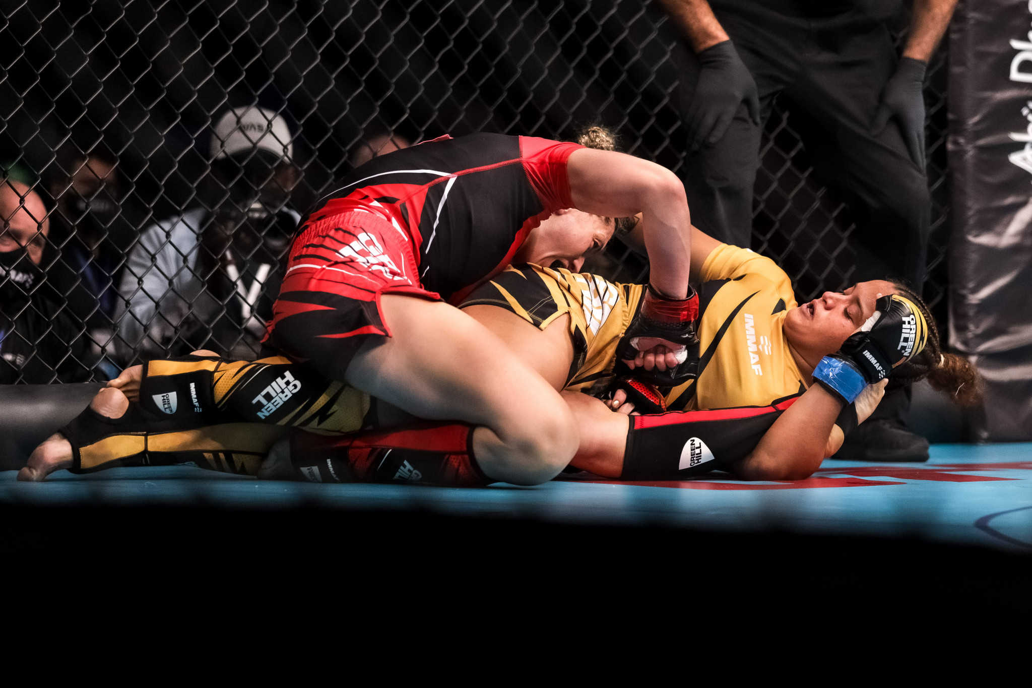 Sabrina Laurentina De Sousa, in gold, continued her featherweight world title defence ©IMMAF
