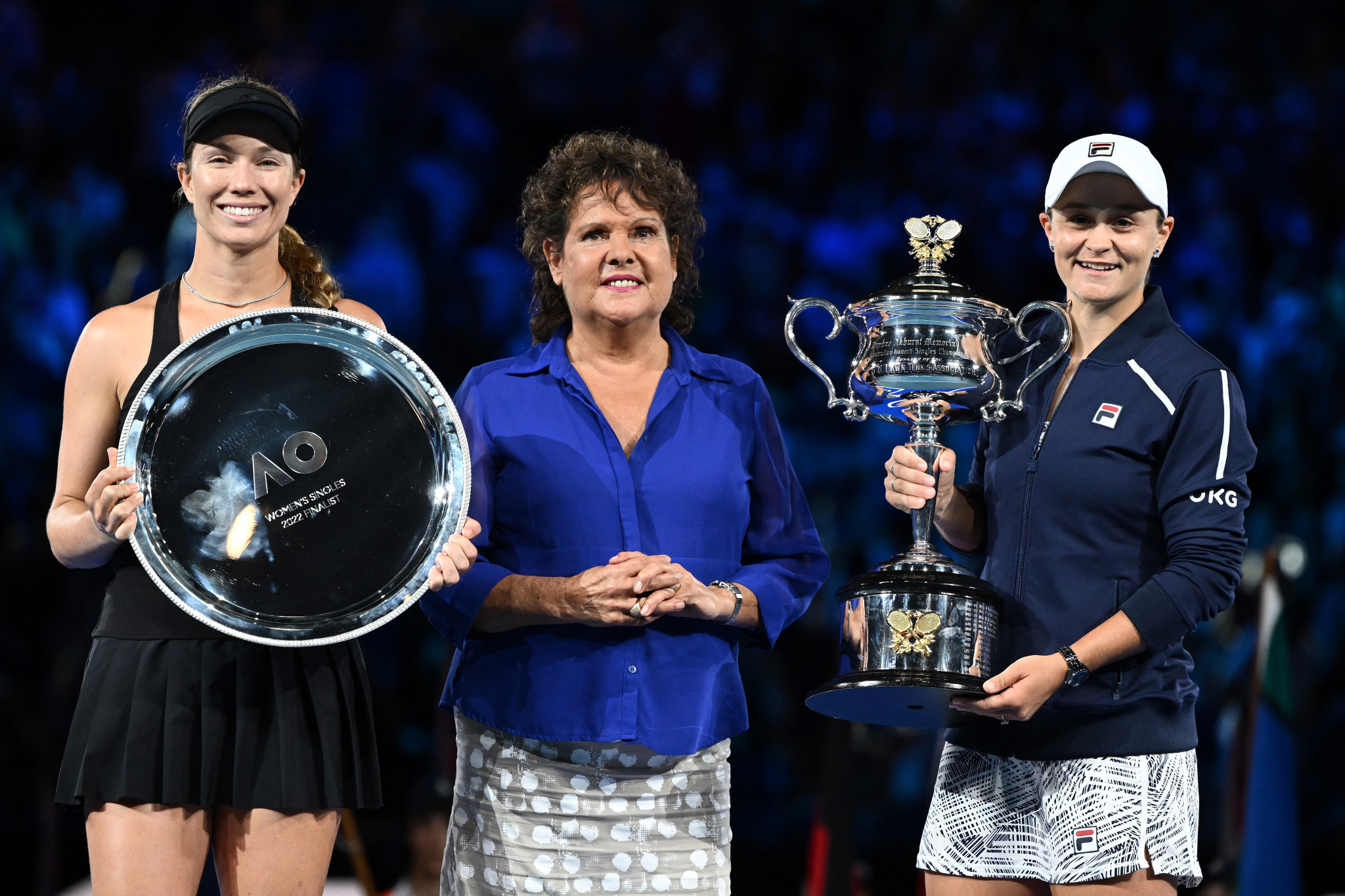 Former Australian Open finalist Evonne Goolagong Cawley presented the trophies following the women's final ©Getty Images