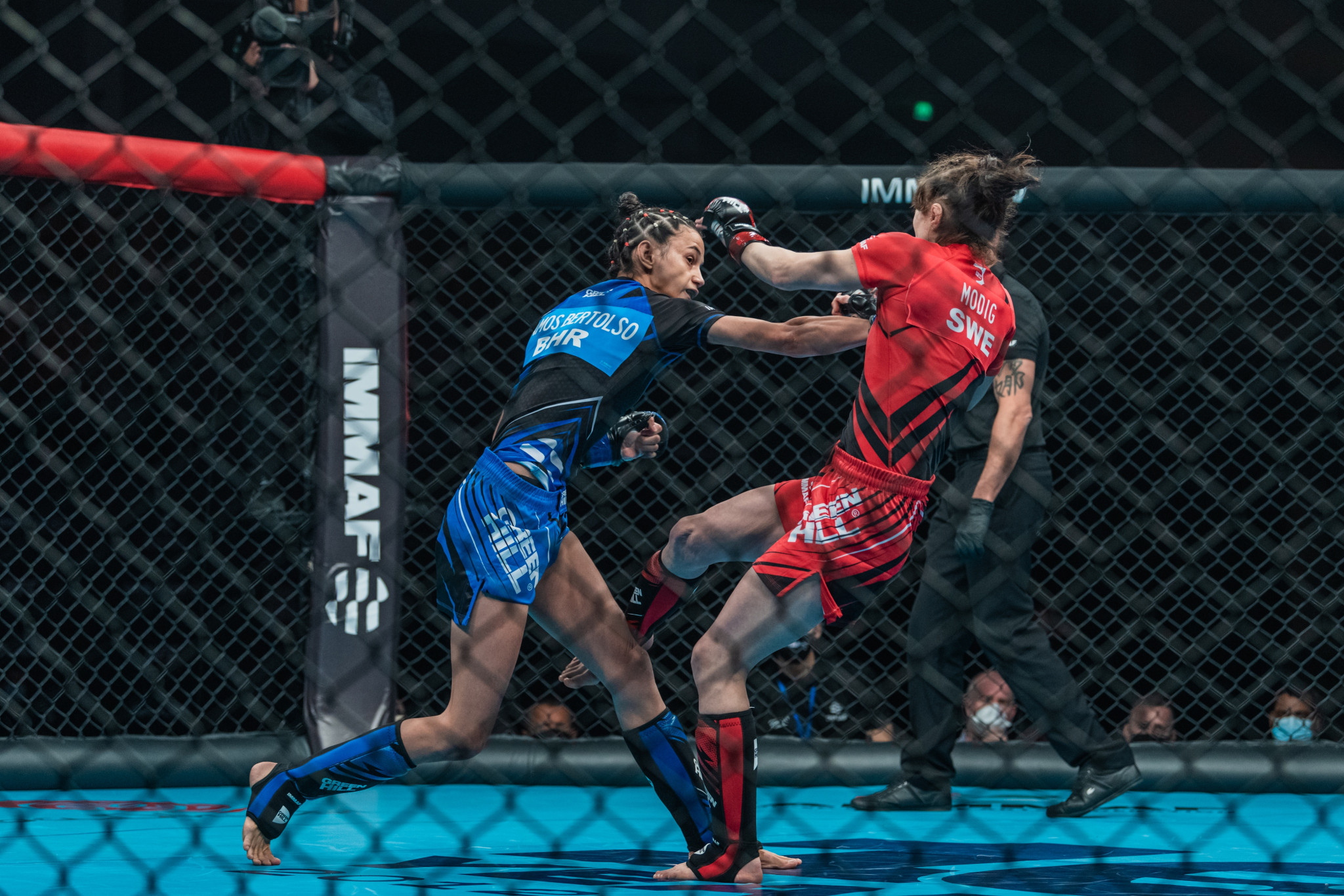 Aieza Ramos Bertolso, in blue, was another of Bahrain's winners ©IMMAF