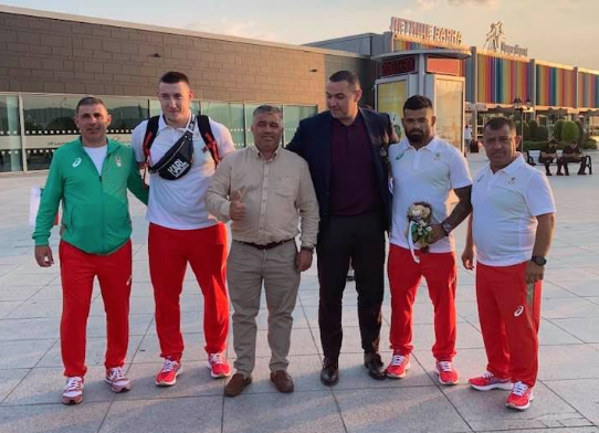 Arif Majed, third from right, is set to create a new weightlifting federation in Bulgaria ©Arif Majed 