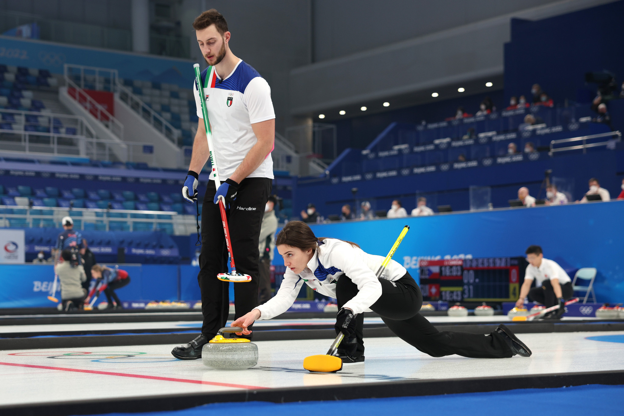 Italy are still unbeaten after getting the better of Britain in the mixed doubles curling ©Getty Images