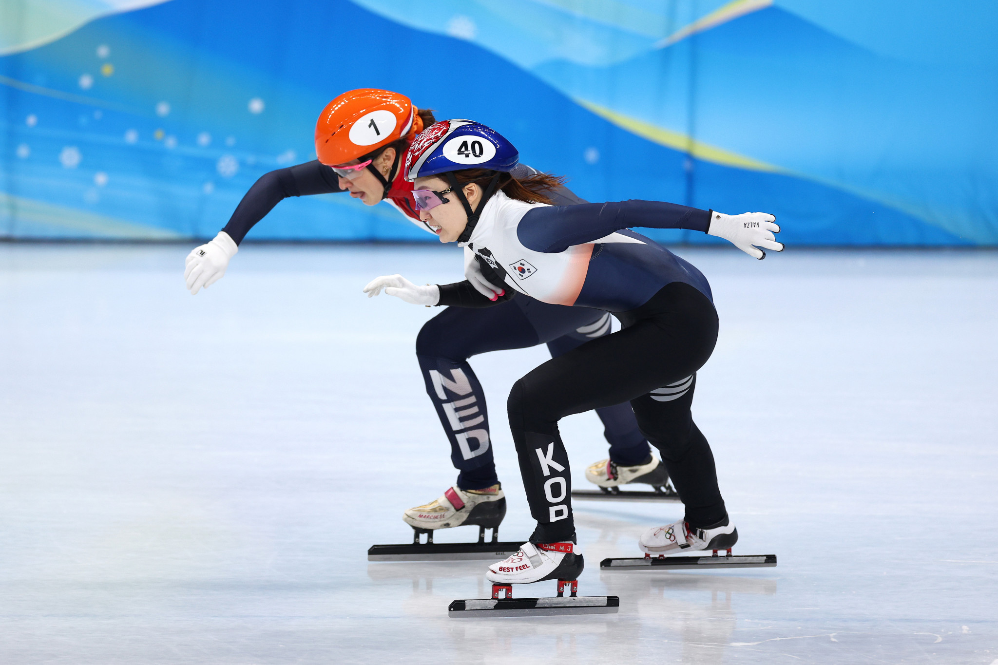 Suzanne Schulting of the Netherlands, left, edged out Choi Min-Jeong to claim the women's 1,000 metres short track speed skating title ©Getty Images