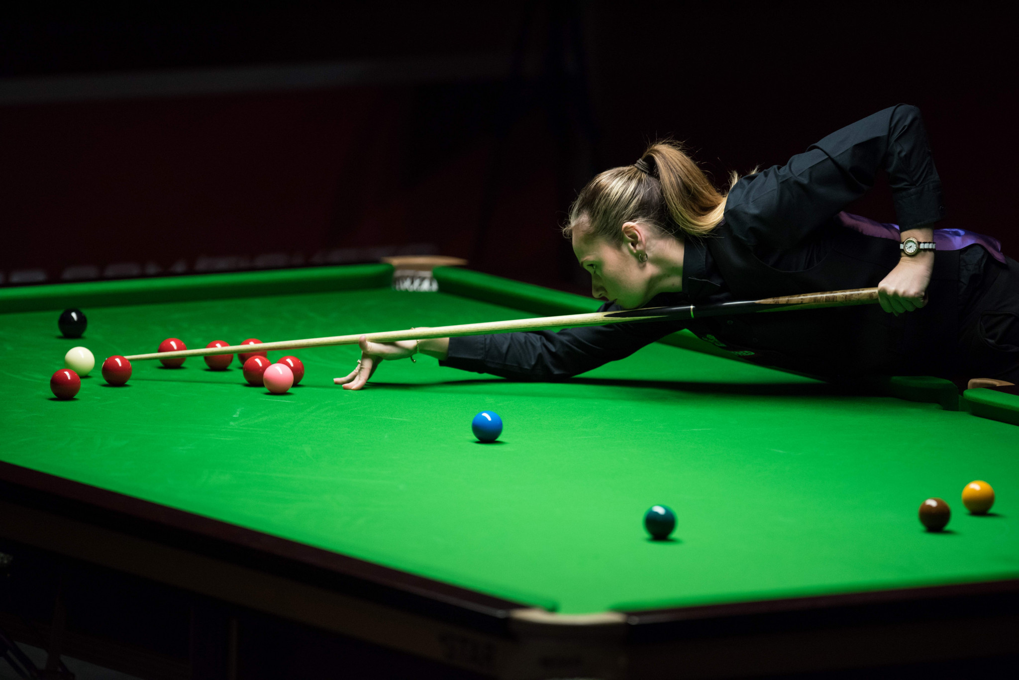 Defending champion Evans gets off to winning start at Women’s World Snooker Championship
