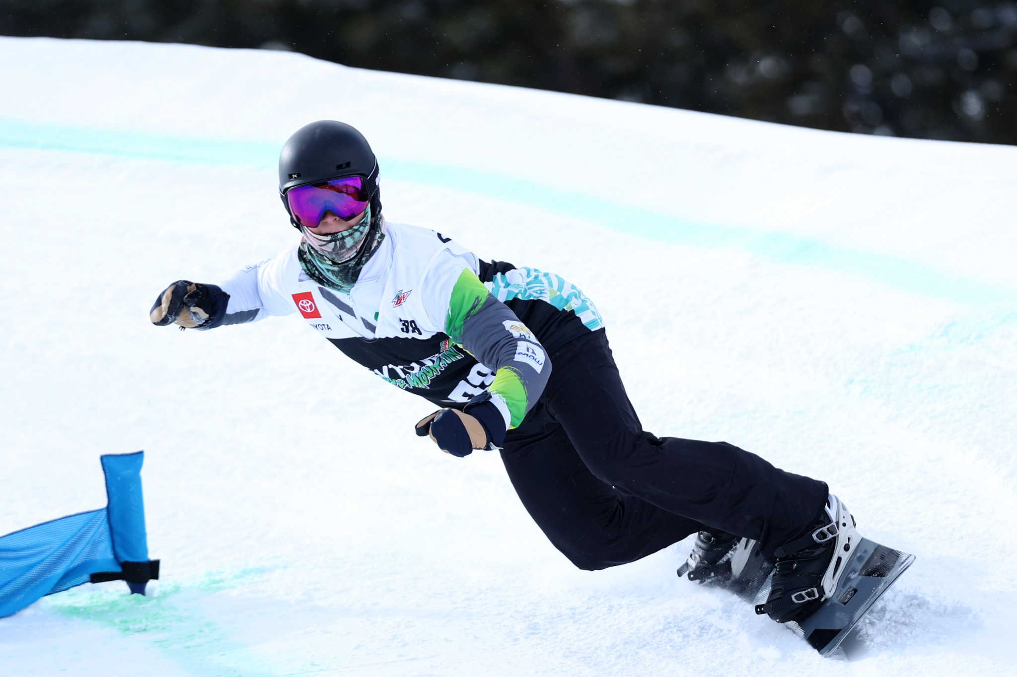 Ben Tudhope secured the men's SB-LL2 title at the Para Snowboard World Cup in the Big White ©Getty Images