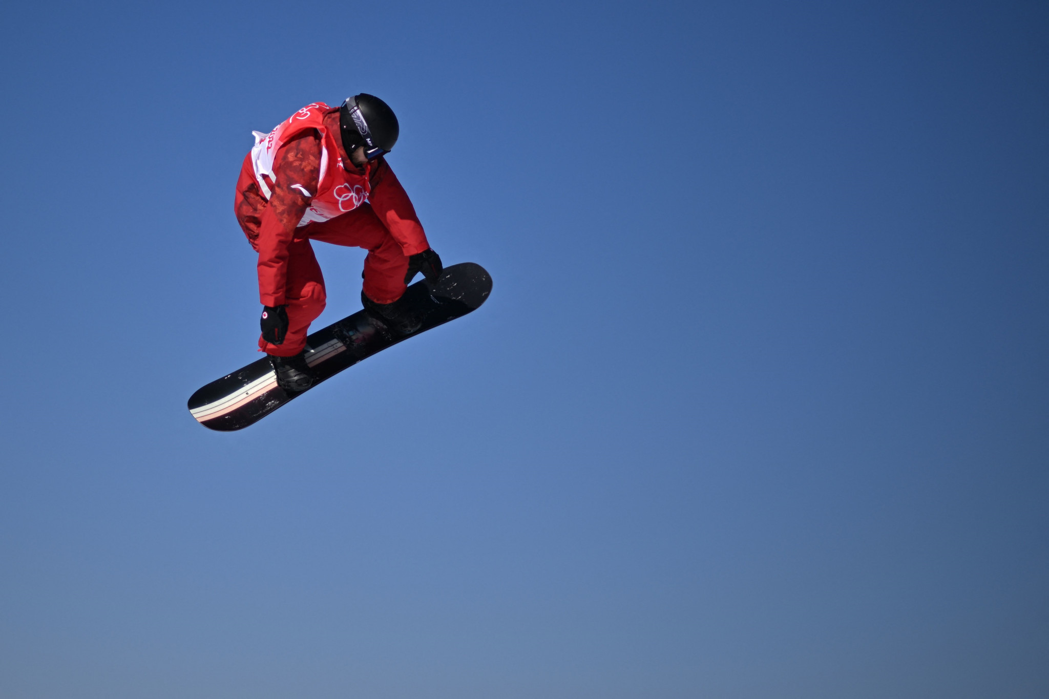 New video angles show that Canadian Olympic gold medallist Max Parrot does not grab his snowboard in his final run at Beijing 2022 last week ©Getty Images