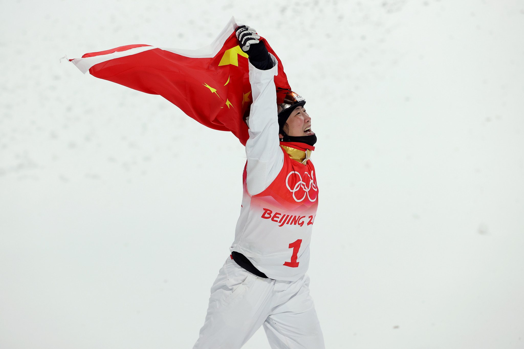 Xu Mengtao of China celebrates winning the women's aerials title ©Getty Images 