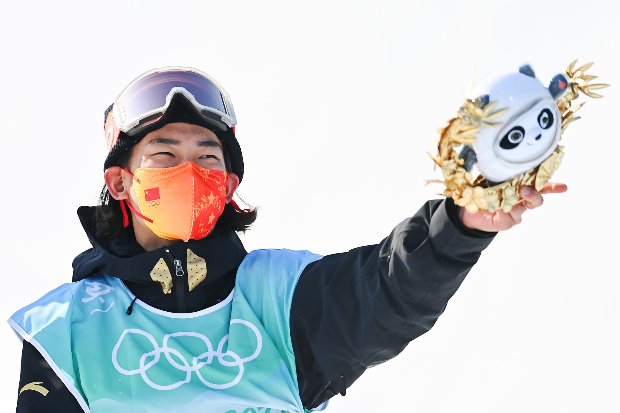 China's Su Yiming put together two strong runs to win the men's snowboard big air final three days before his 18th birthday ©Getty Images