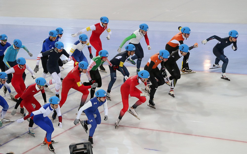 The men's mass start speed skating race proved to be a physical affair ©YIS/IOC