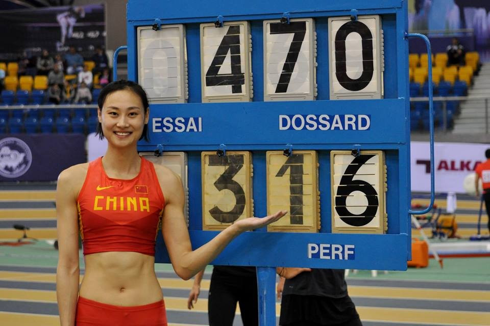 China's Li Ling set an Asian record of 4.70 metres to win the pole vault in Doha ©AAA