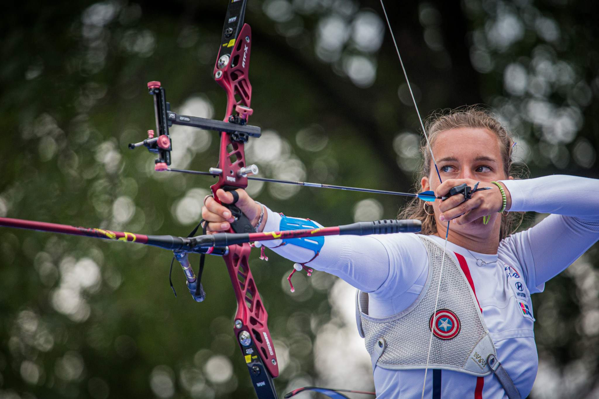 Lisa Barbelin beat Vanessa Landi to win the women's recurve gold medal ©Getty Images
