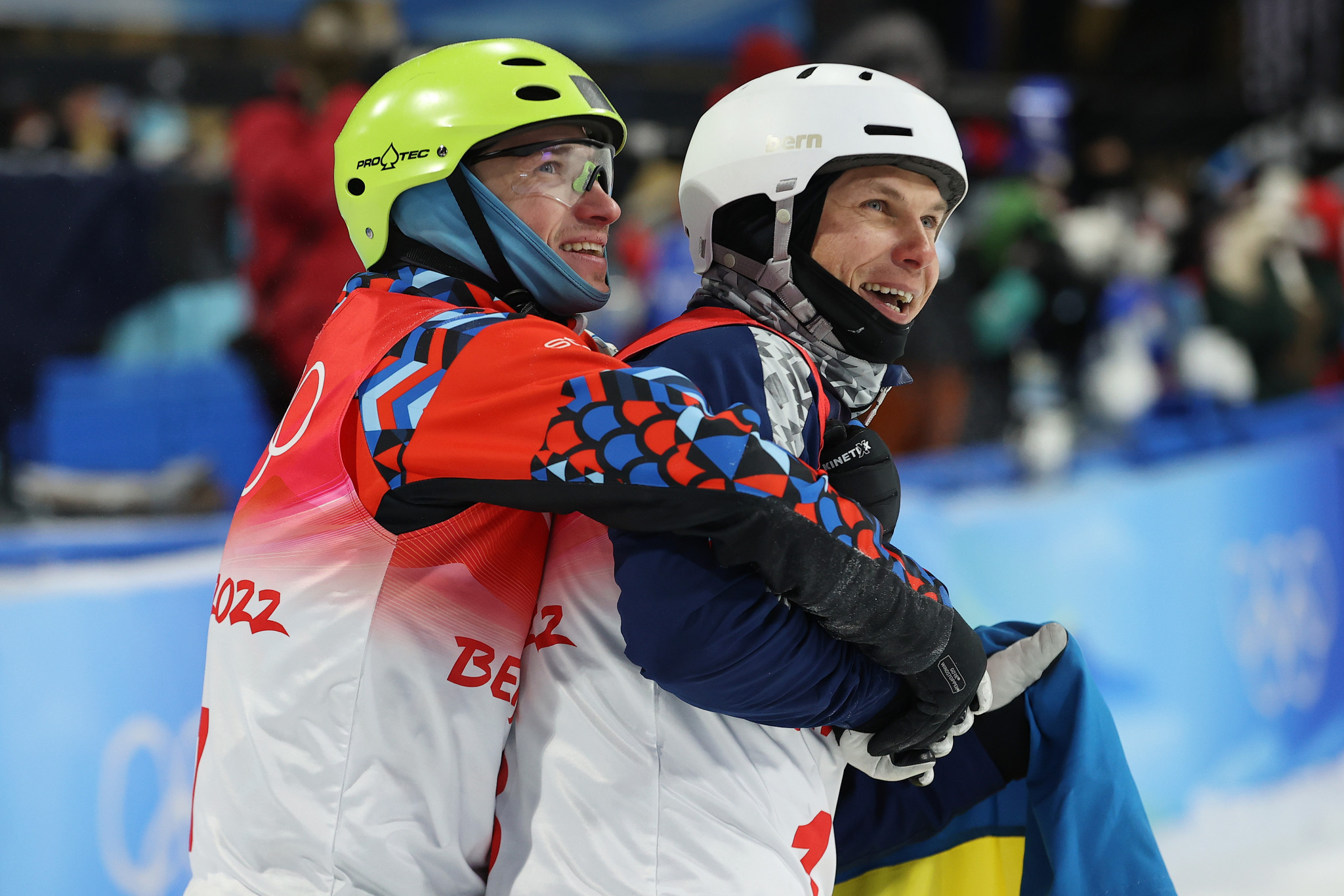 ROC athlete Ilya Burov and Ukraine’s Alexander Abramenko celebrated together amid tension between the two nations ©Getty Images