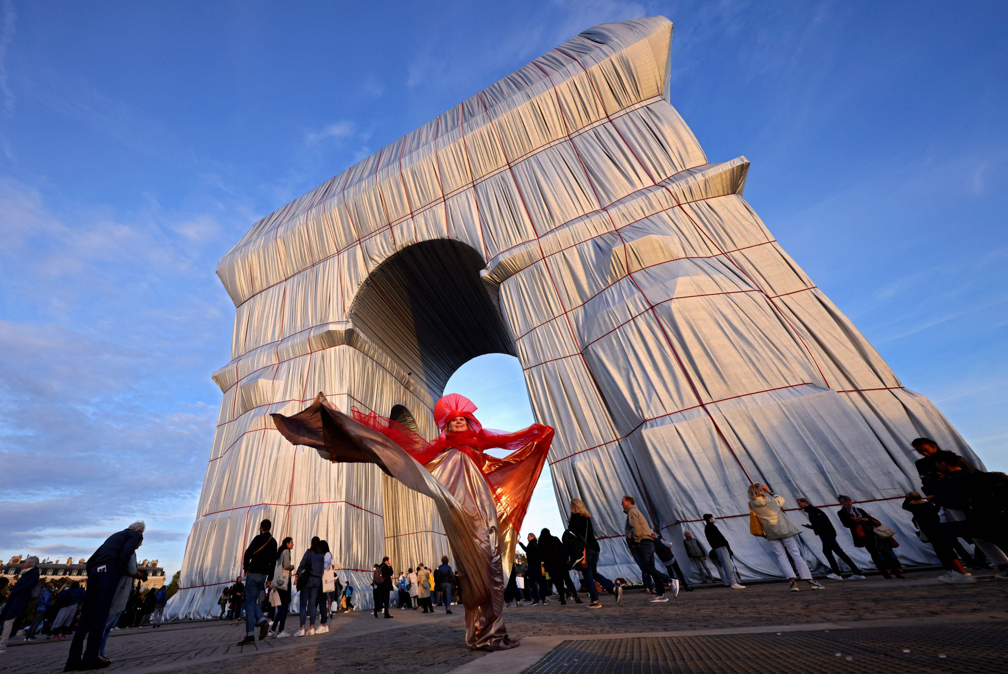 L'Arc De Triomphe swathed in fabric to launch the 2024 Cultural Olympiad in Paris © Getty Images