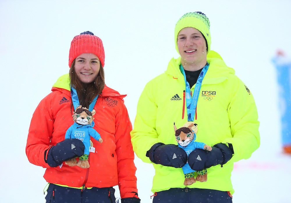 German pair Jonas Stockinger and Julia Ripsler secured gold in the parallel mixed team event ©YIS/IOC