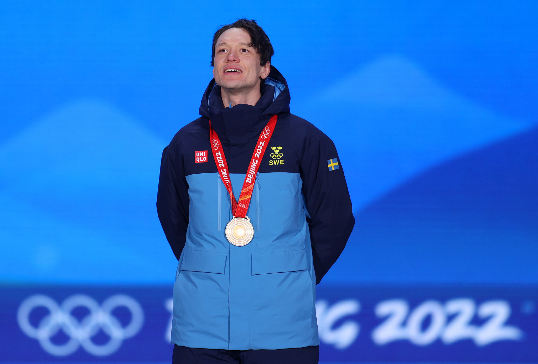 Nils van der Poel with his 10,000 metres gold medal in Beijing ©Getty Images