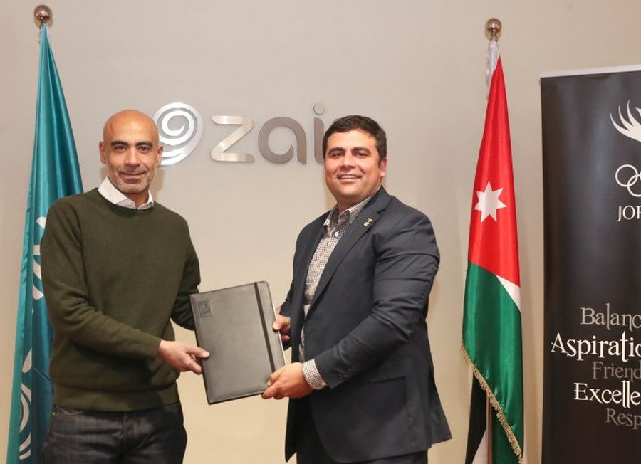 Zain Jordan’s chief executive Fahad Al-Jassem, left, signed a renewal of a major sponsorship with the Jordan Olympic Committee's secretary general Nasser Majali ©JOC