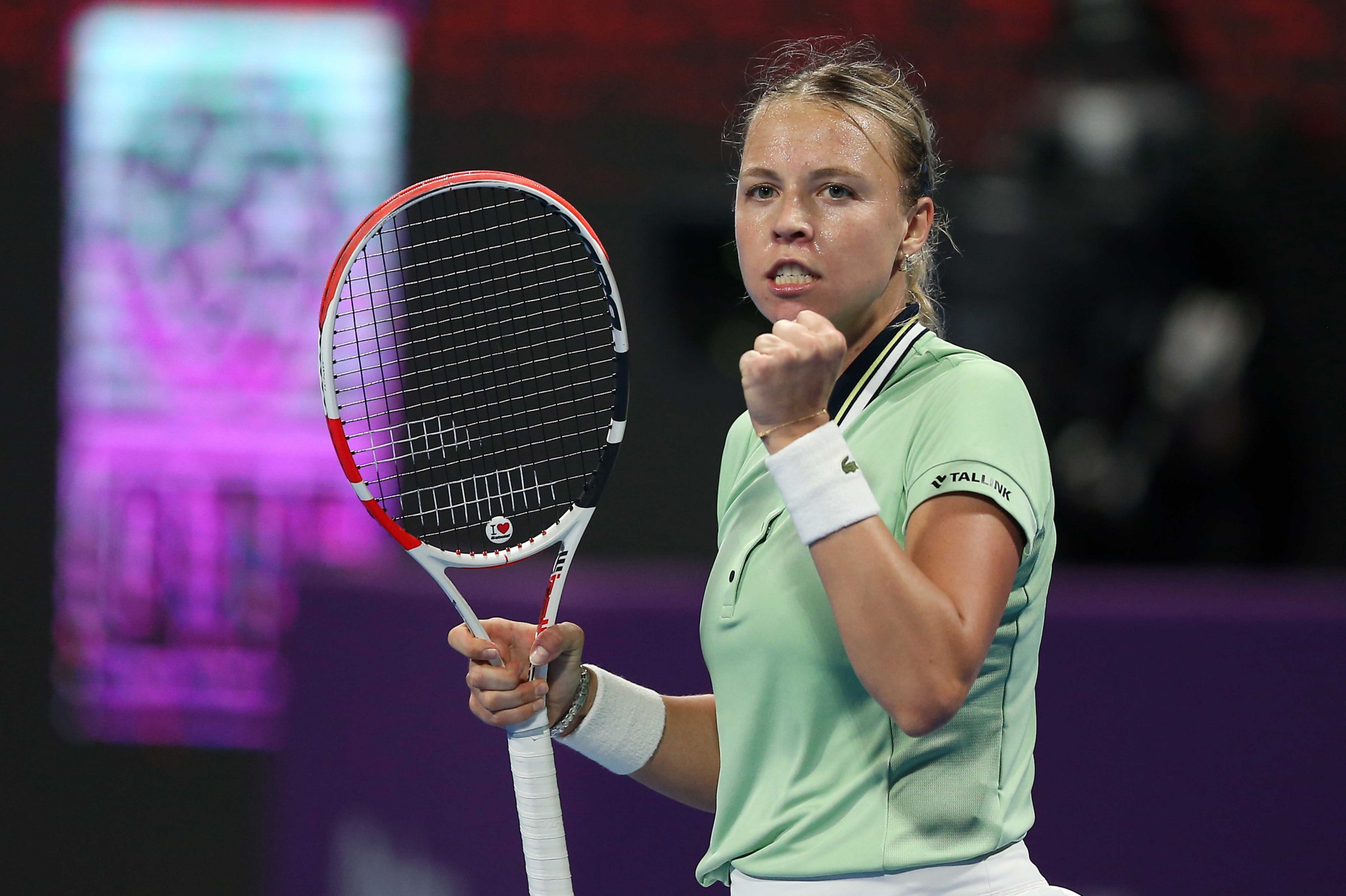 Świątek and Kontaveit reach WTA Qatar Open final