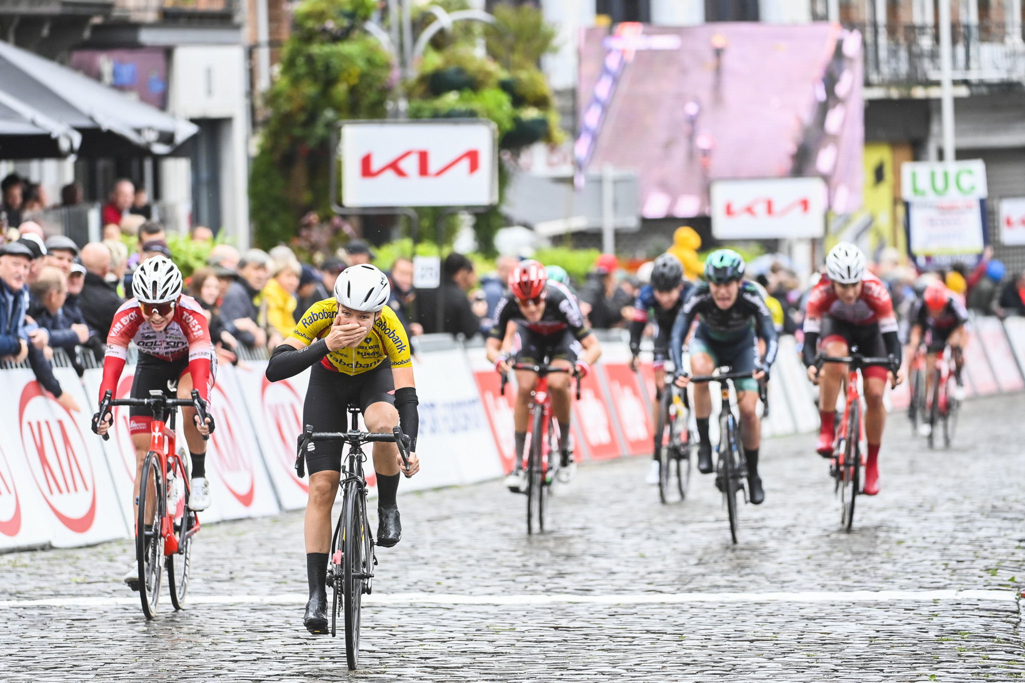 Loes Adegeest, in the yellow jersey, triumphed in the women's Cycling Esports World Championships, held on a virtual course in New York ©Getty Images 