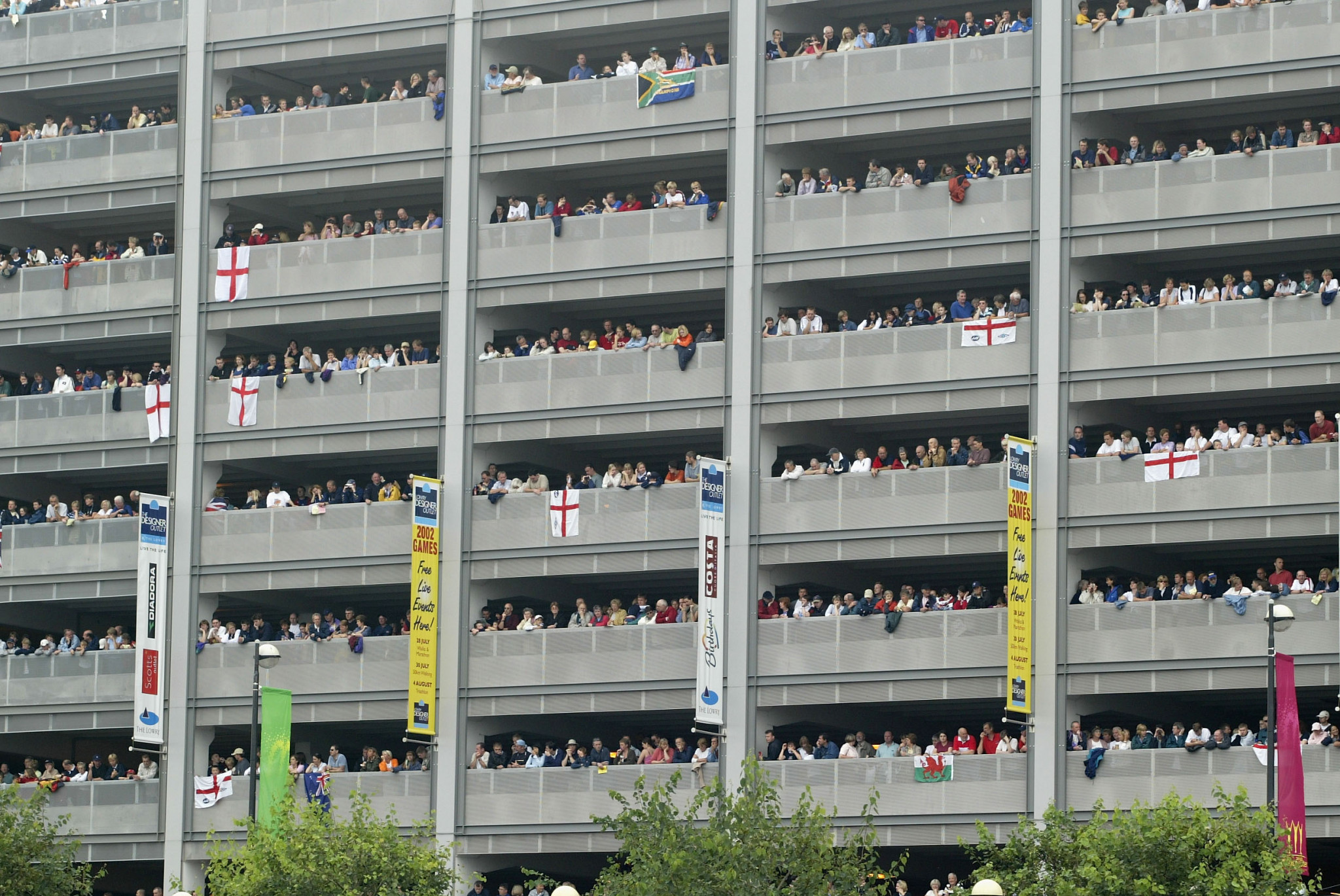Fans watch the Manchester 2002 triathlon from a multi-storey car park ©Getty Images