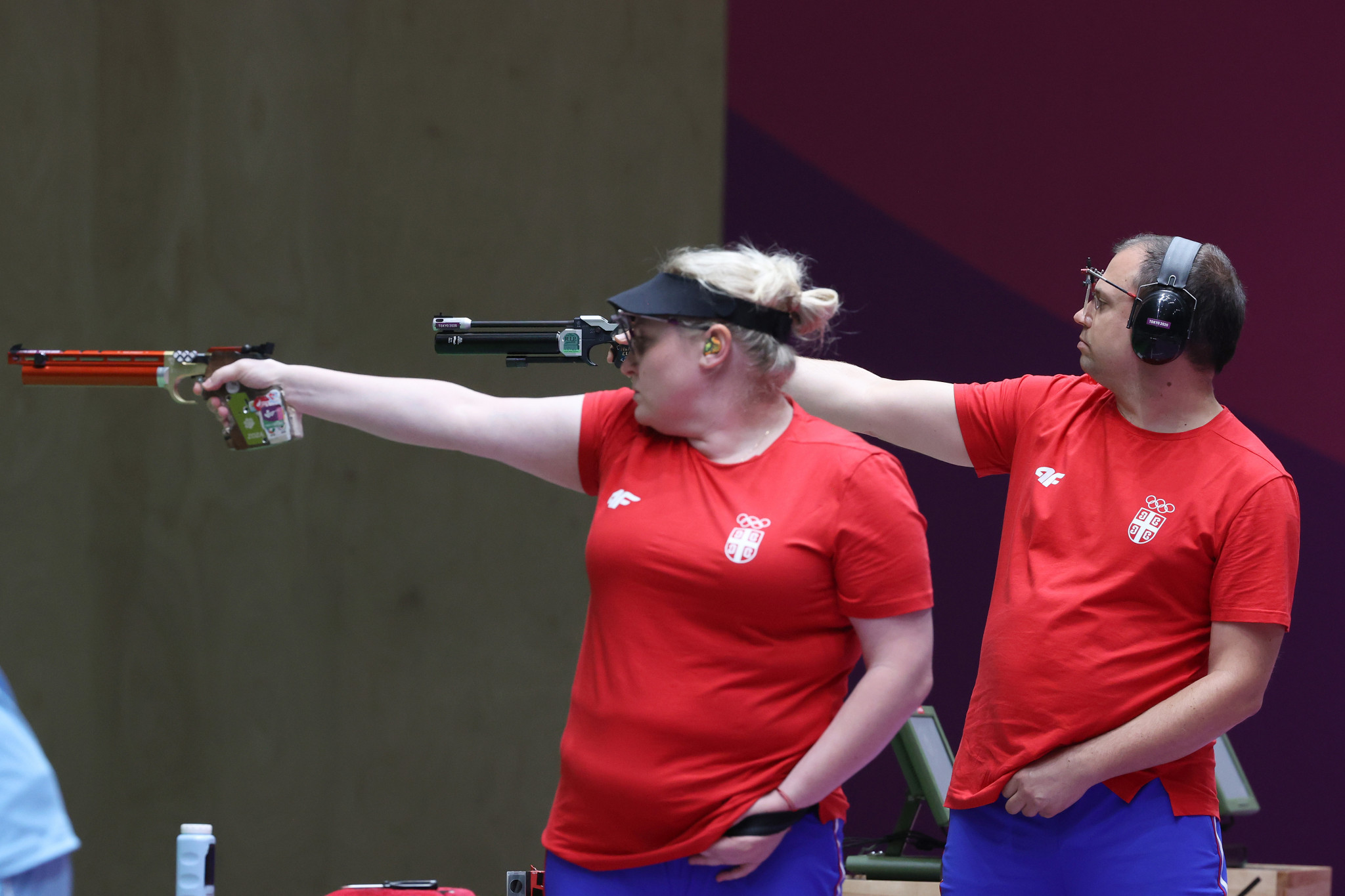 Zorana Arunović, left, and Damir Mikec, right, triumphed for Serbia in the mixed team 10m air pistol event at the ISSF World Cup in Cairo ©Getty Images
