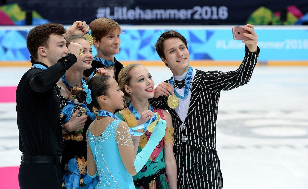 Three Russians, two Americans and a Chinese skater clinched mixed NOC team gold ©YIS/IOC