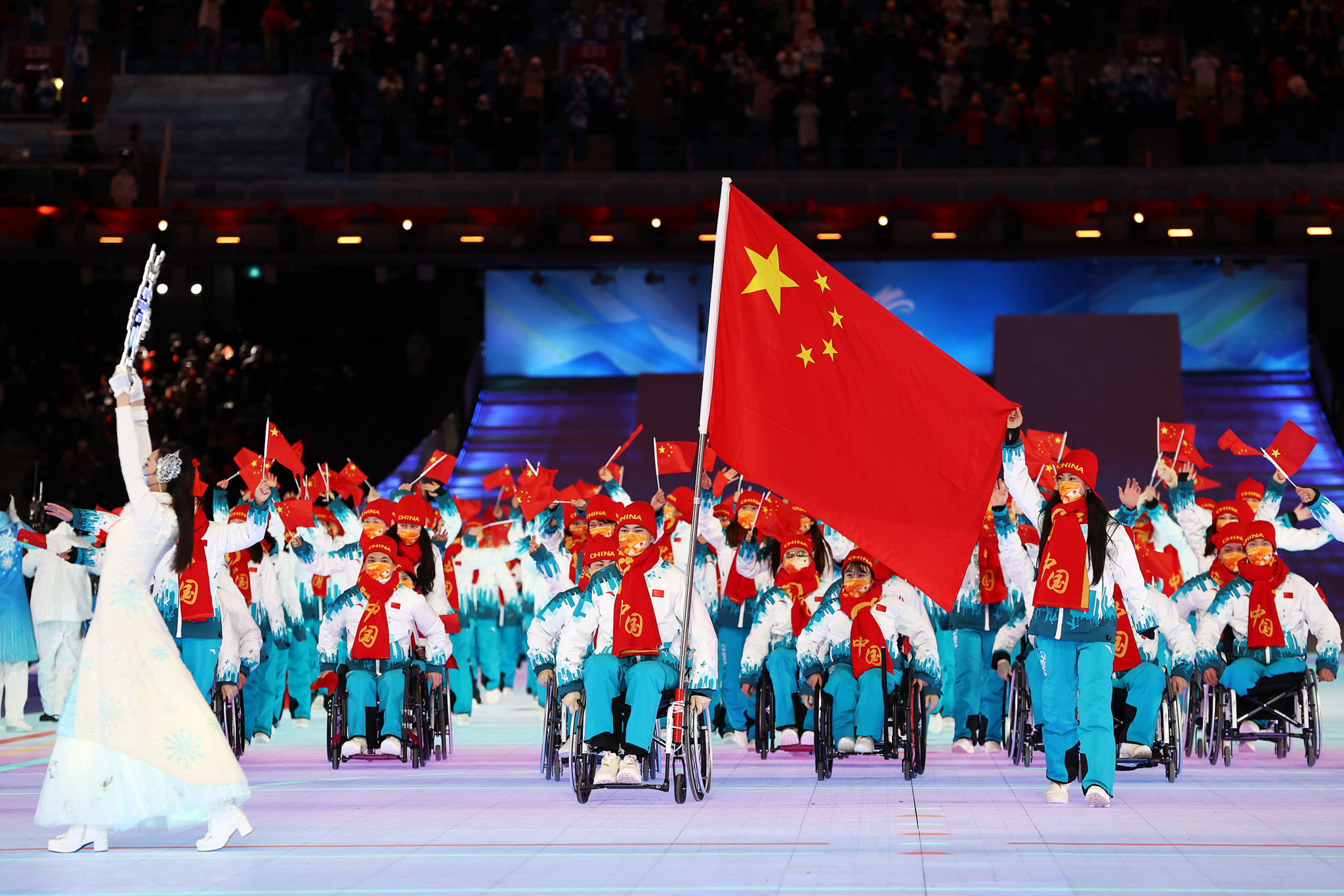 Yujie Guo and Zhidong Wang carried the flags for the Chinese delegation ©Getty Images