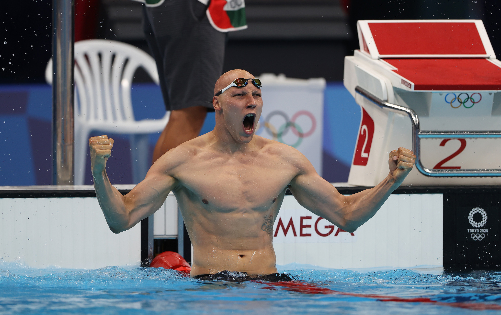 Swimmer Matti Mattsson celebrates after claiming bronze in the men's 200 metres breaststroke at the Tokyo 2020 Olympics ©Getty Images