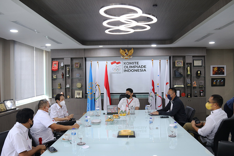 Modern Pentathlon Indonesia and Olympic Committee of Indonesia officials discussed the 2023 Biathle/Triathle World Championships ©Getty Images