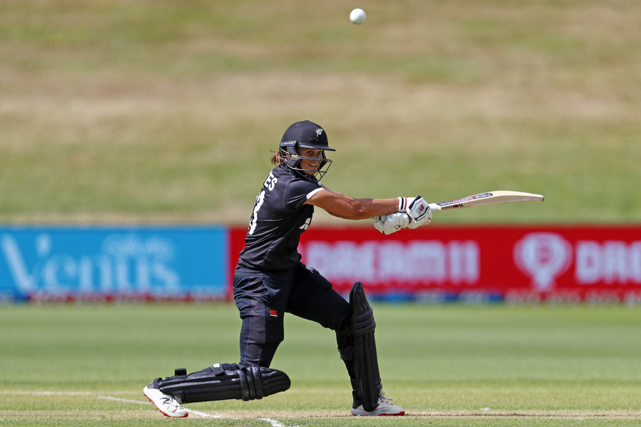 Suzie Bates scored 79 off 68 balls to help New Zealand beat Bangladesh at the Women's Cricket World Cup in Dunedin ©Getty Images