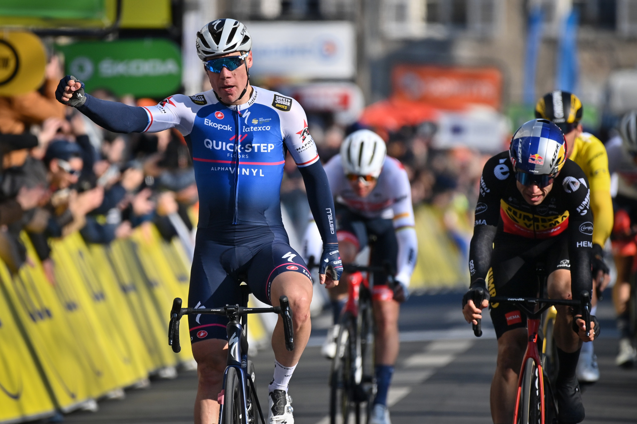 Jakobsen sprints to stage-two win at Paris-Nice as crosswinds play leading role