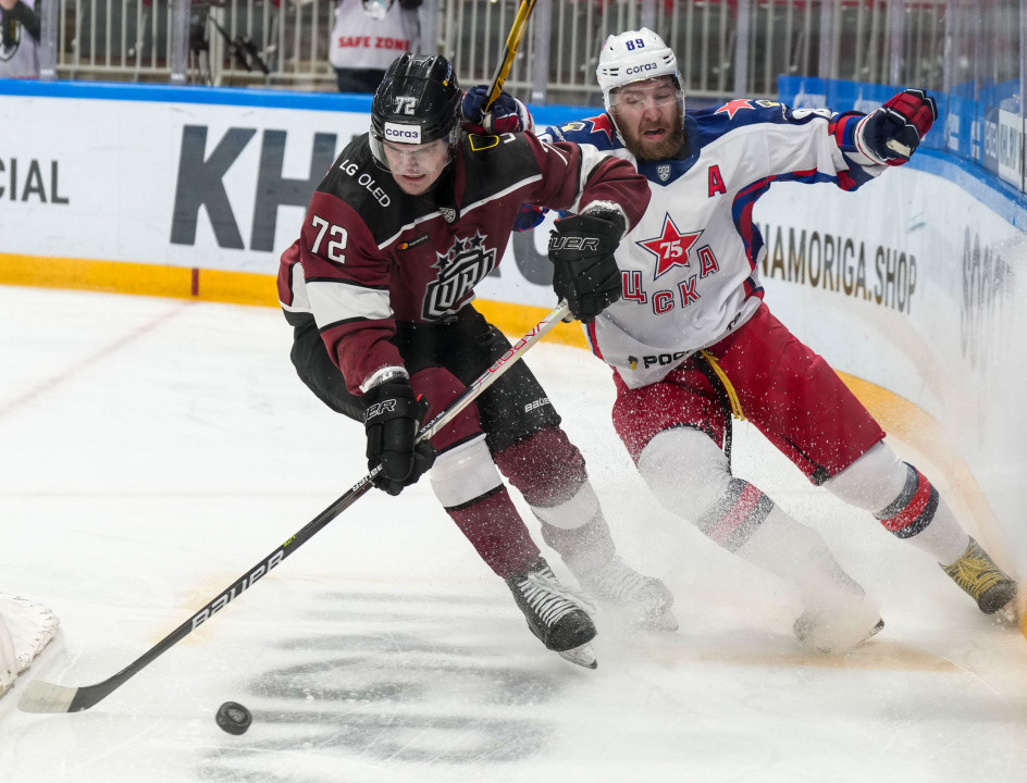Latvia's Dinamo Riga, in red, were one of two clubs to quit the KHL in protest at Russia's aggression against Ukraine ©Getty Images