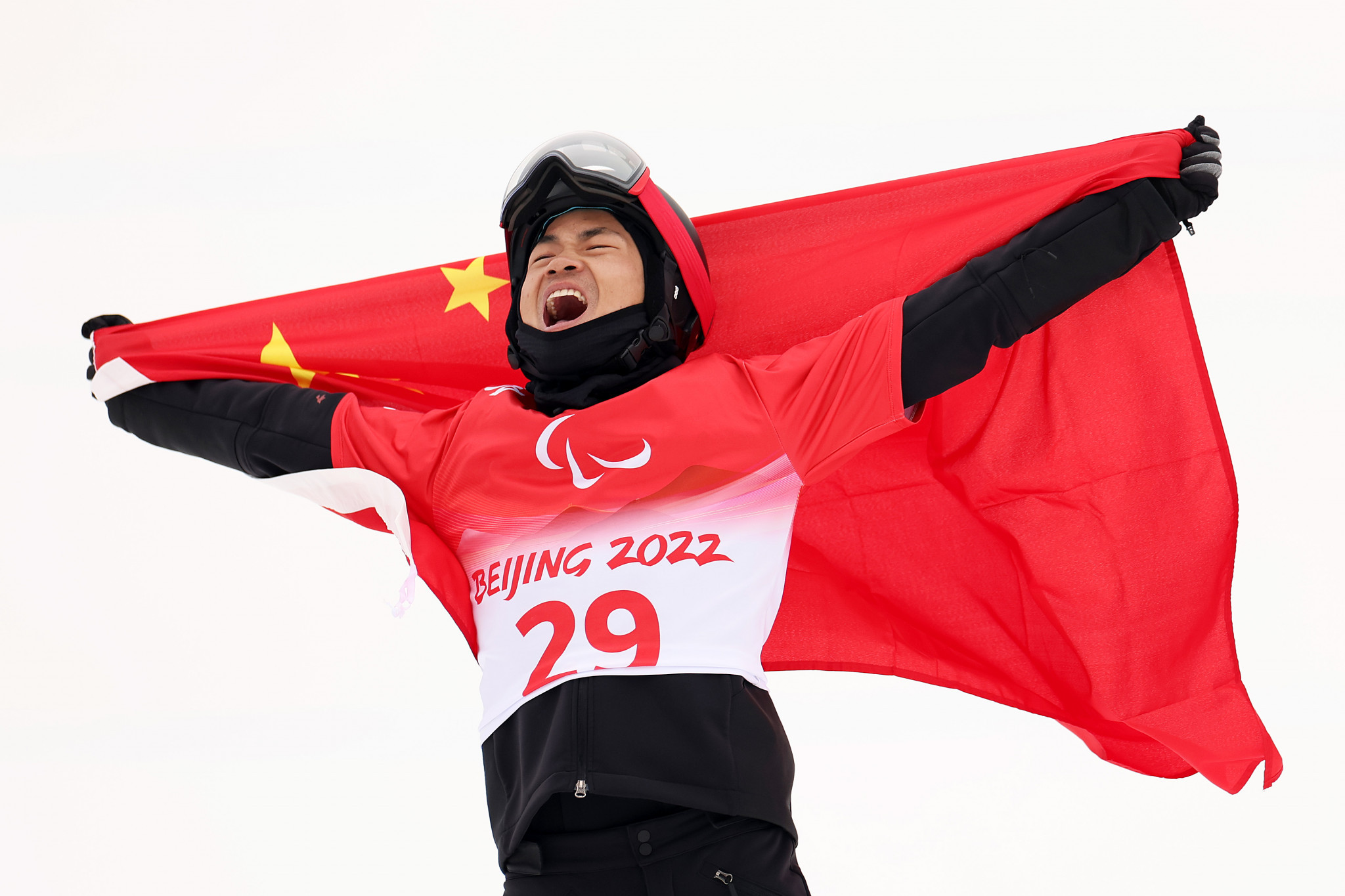 Wu Zhongwei secured gold in the men's snowboard banked slalom SB-LL1 ©Getty Images