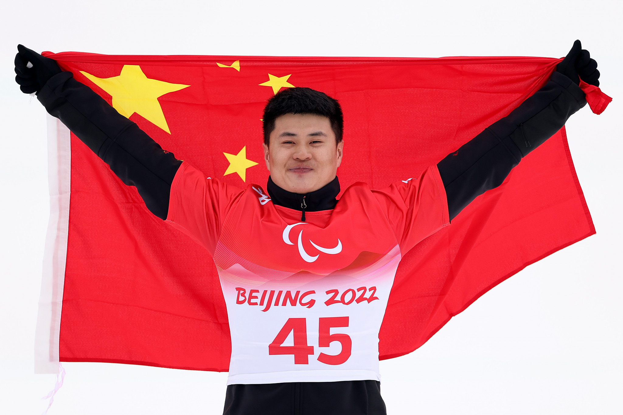 Sun Qi won China's 14th gold of Beijing 2022 in the men's snowboard banked slalom SB-LL2 ©Getty Images