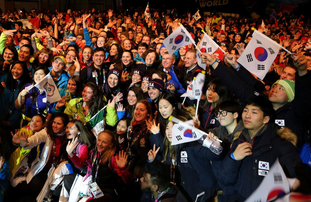 A group photo with Bach and some of the athletes was taken during the party-style Ceremony ©YIS/IOC