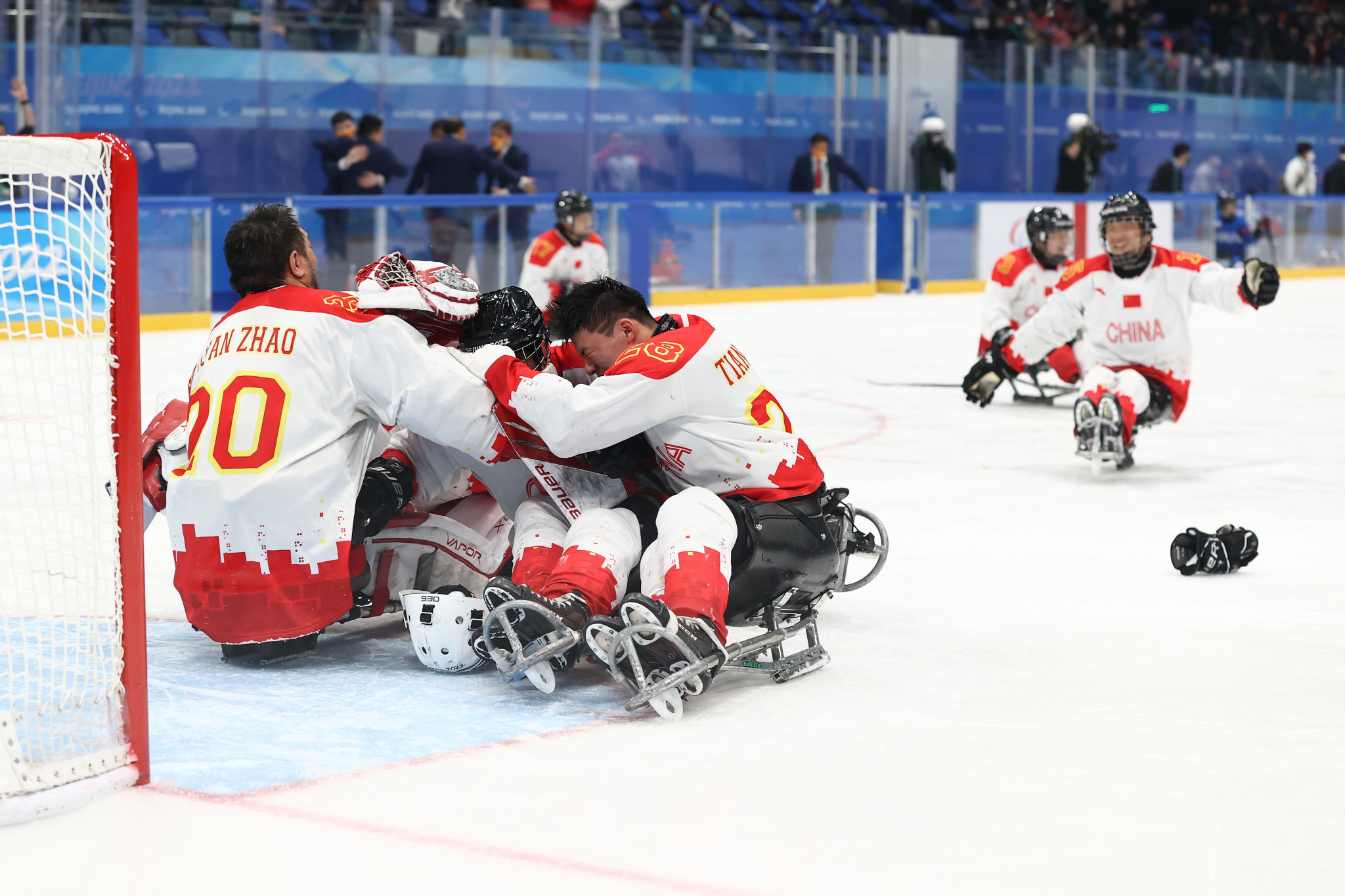China celebrate after claiming the Paralympic Games bronze medal in ice hockey with a 4-0 victory against South Korea at Beijing 2022 ©Getty Images