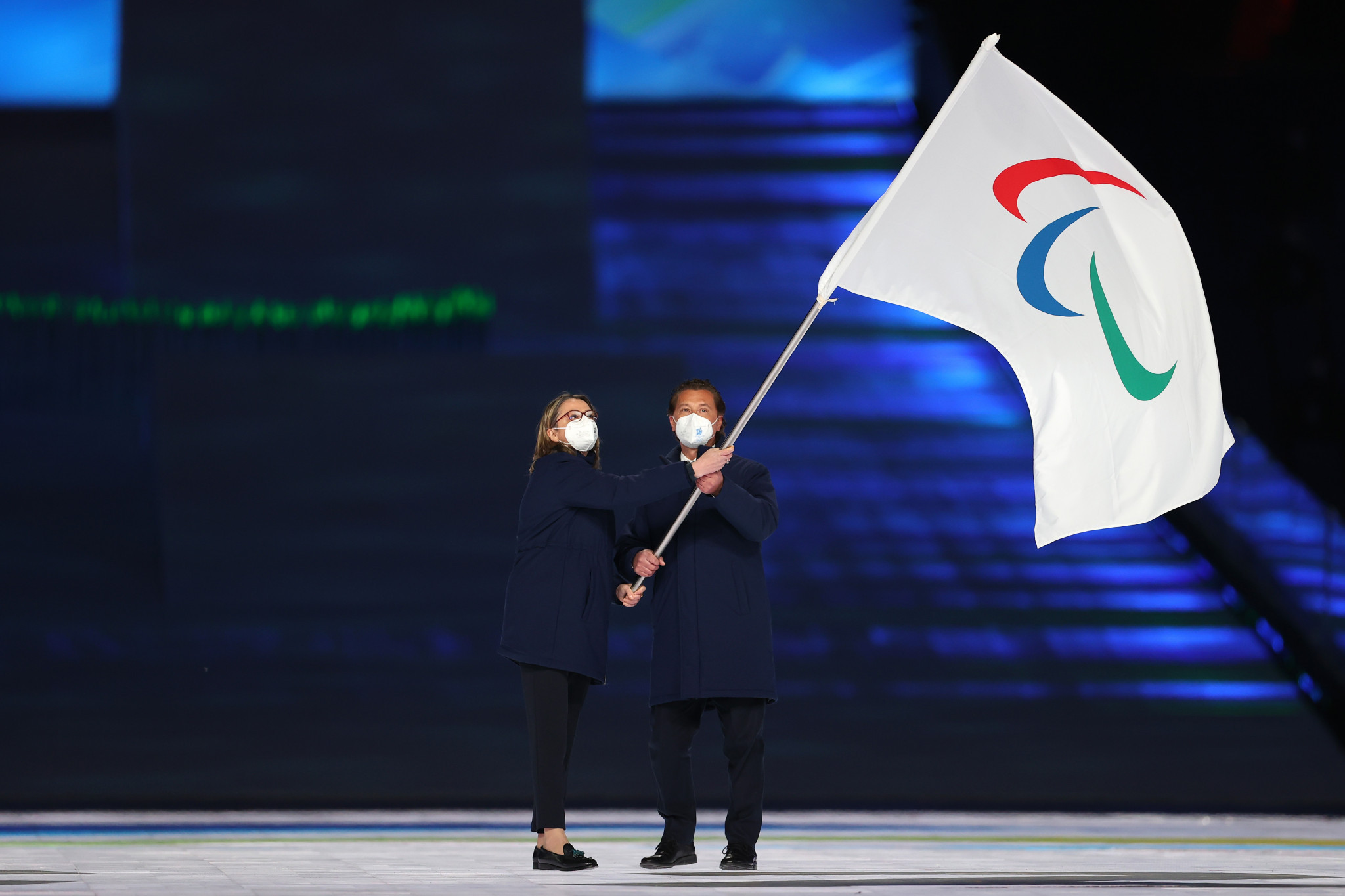 Milan vice-mayor Anna Scavuzzo and Cortina d’Ampezzo Mayor Gianpietro Ghedina wave the Paralympic Flag ©Getty Images