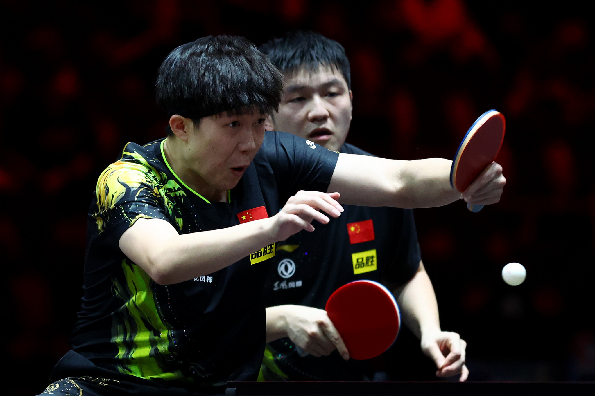 Wang Chuqin, left and Fan Zhendong won the men's doubles gold medal at the WTT Grand Smash in Singapore ©Getty Images